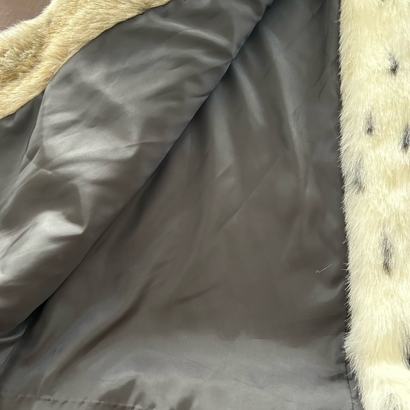 Women’s small Feaux Fur long coat - Picture 8 of 8